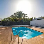 Vila Agradable Y Familiar, Con Piscina 