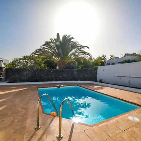 Vila Agradable Y Familiar, Con Piscina 