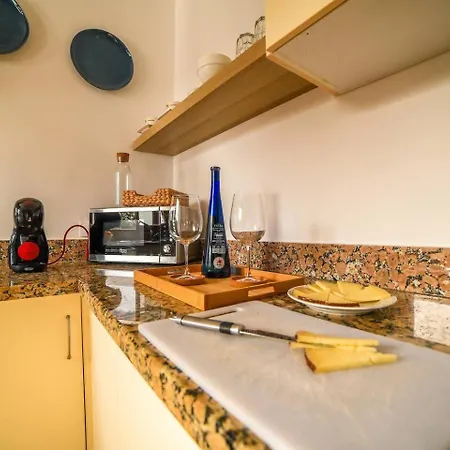 Agradable Y Familiar, Con Piscina 