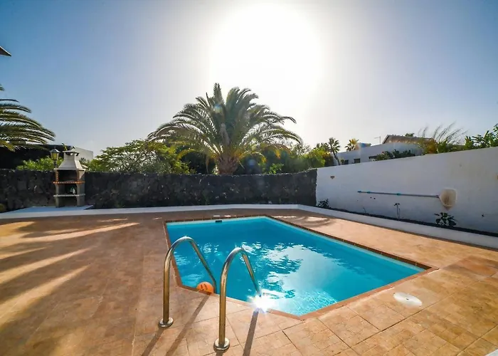 빌라 Agradable Y Familiar, Con Piscina 