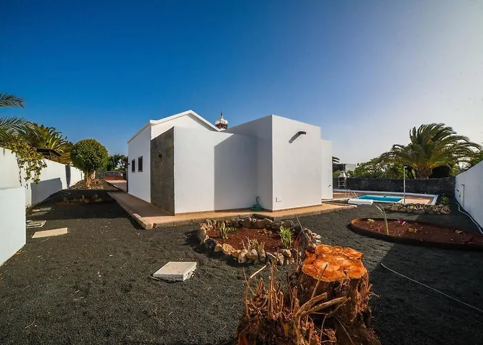 Agradable Y Familiar, Con Piscina 